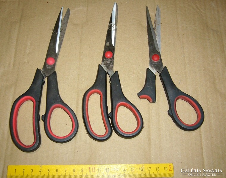 3 Old scissors are faulty