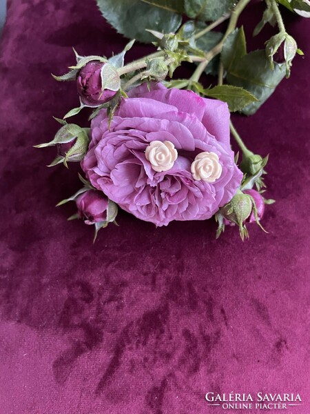 Porcelán (?) rózsa fülbevaló
