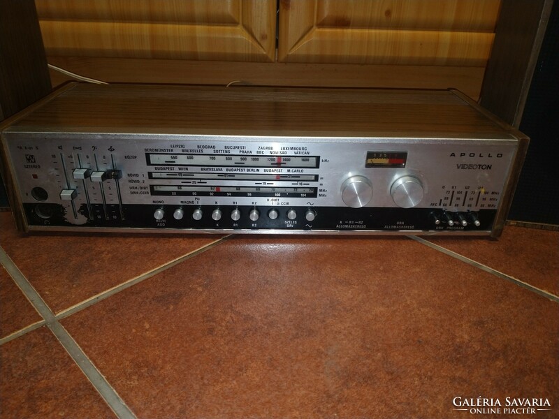Videoton apollo amplifier with two factory speakers for sale