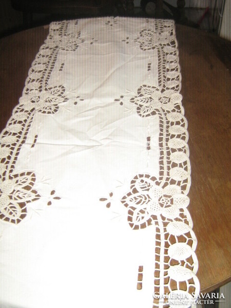 Beautiful ecru floral stitched lace tablecloth runner
