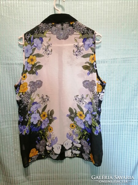I discounted it! Colored, patterned loose women's sleeveless blouse, size 42-44, shirt.