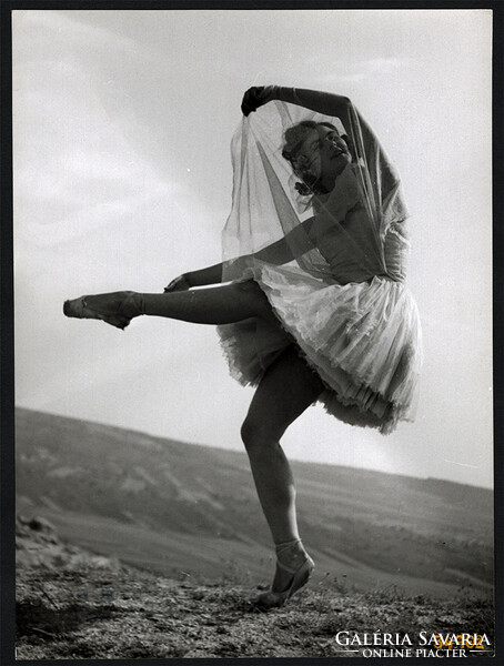 Nagyobb méret, Szendrő István fotóművészeti alkotása. Balerina fátyollal, tánc, művészet, 1930-as év