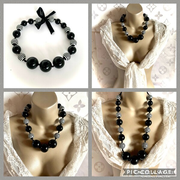 Striking Italian Acrylic Pearl Necklace Black White Necklace Pretty Pearl Neck Blue Acrylic Beads