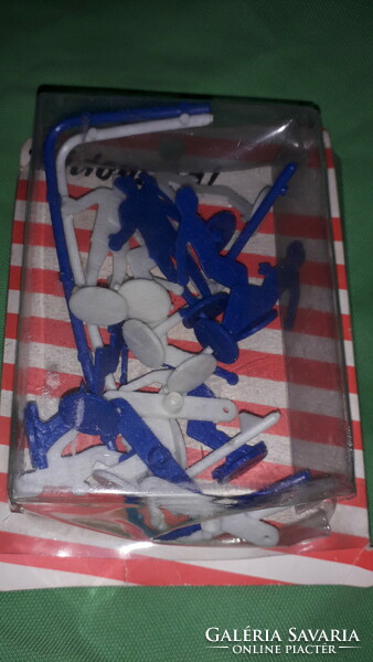 Retro trafikáru RITKA plasztik foci játék 2 CSAPAT KAPUKKAL eredeti csomagolásban a képek szerint