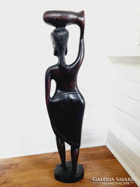 Afrikai keményfából faragott nagyméretű női szobor, 60 cm
