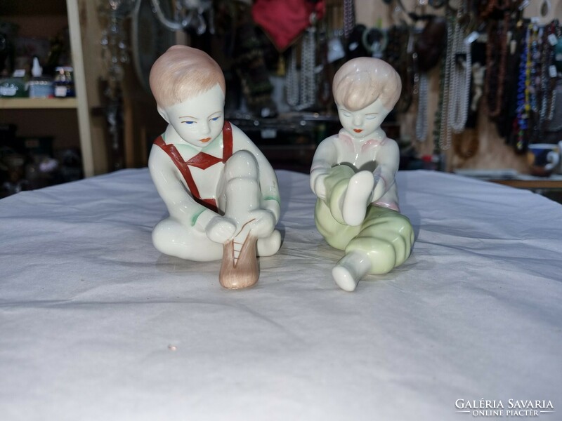 2 aquincum porcelain figurines