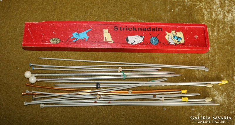 10 pairs of knitting needles + knitting needle holder box