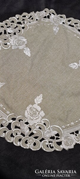Round tablecloth with gray and white embroidery (m3955)