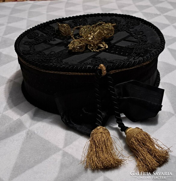 Exkluzív antik kalaptartó doboz, "úri kisasszony doboz" ritkaság (L3941)