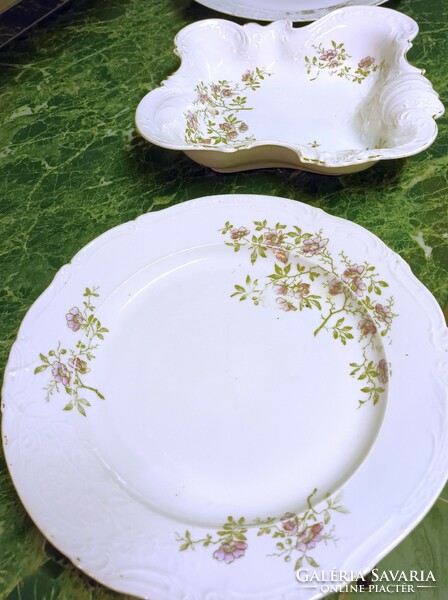 3-piece serving set with wild rose pattern