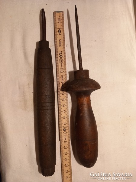 2 leather decoration (horse tool making) tools