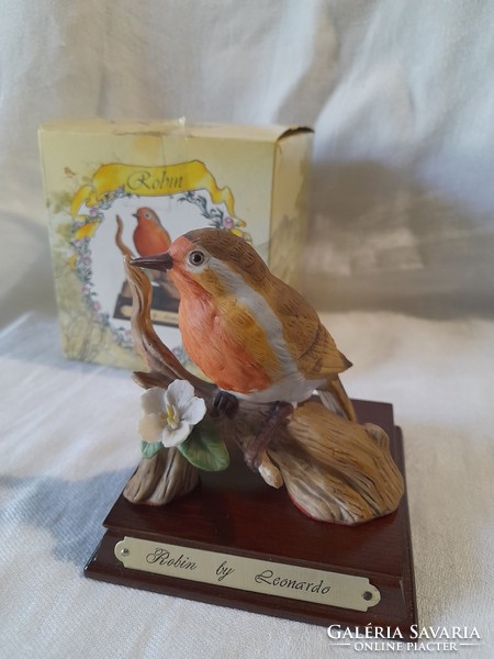Robin by leonardo hand painted bird porcelain with original box