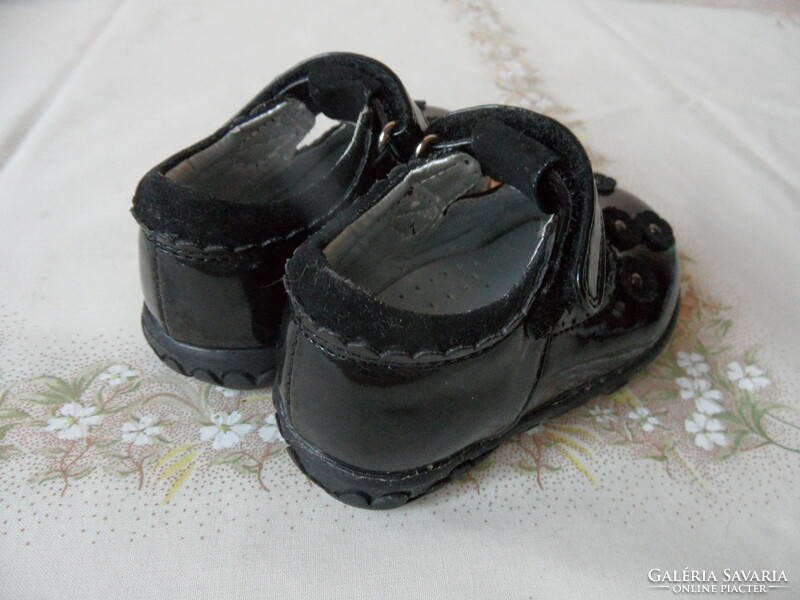 Baby flat shoes, party shoes (size 19)