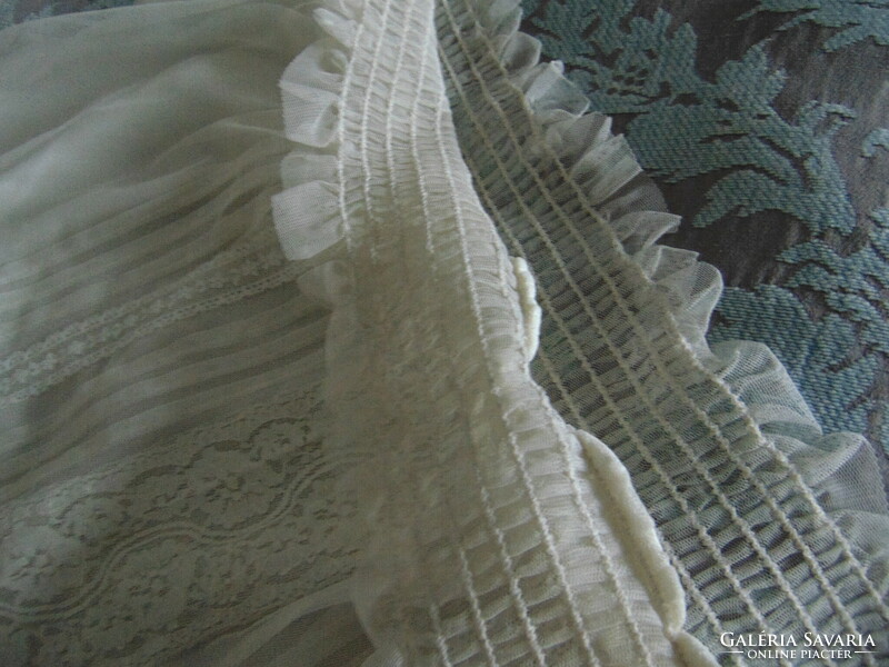 Elegant, romantic ruffled lace elongated blouse