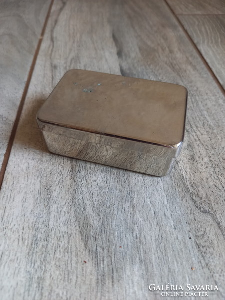 Kisebb régi ezüstözött doboz (7,7x5,2x2,9 cm)
