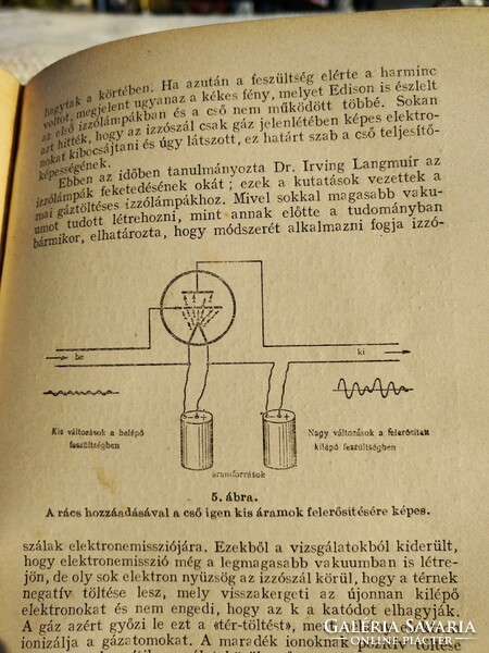 Crookes-féle katódsugárcső a XIX. századból, a hozzá tartozó könyvvel.