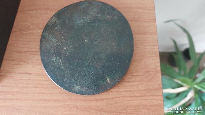 (K) bronze plaque omega