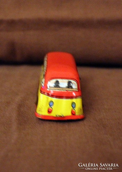 Régi Lemezárugyári kicsi fém lemez lendkerekes busz