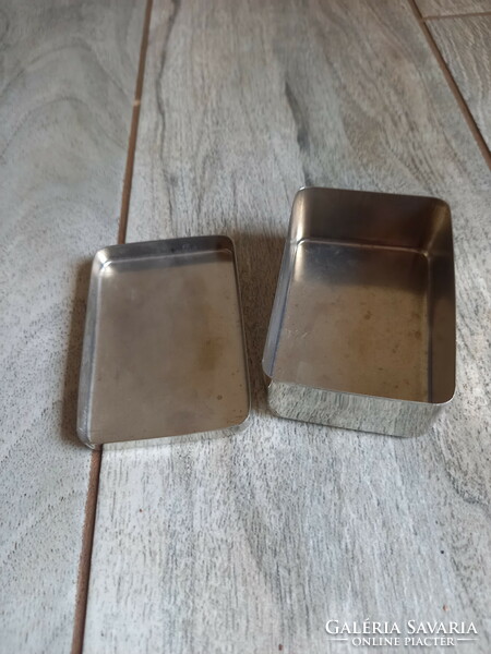 Small old silver-plated box (7.7x5.2x2.9 cm)