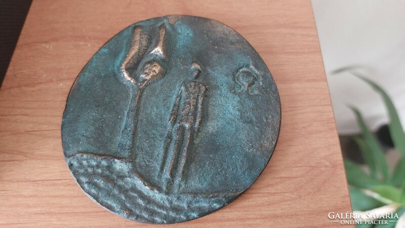 (K) bronze plaque omega