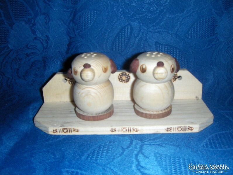 Dog-shaped wooden salt shaker with a pair of small shelves for wall mounting (12 / d)