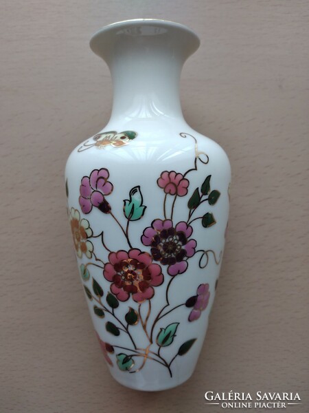 Repedt, kézzel festett, 17 cm-es Zsolnay pillangós váza