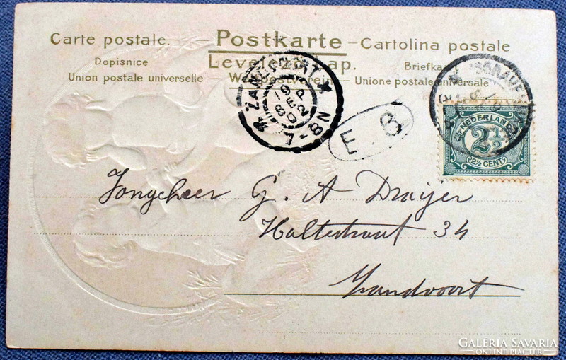 Antik dombornyomott üdvözlő  képeslap puttók szarukürttel
