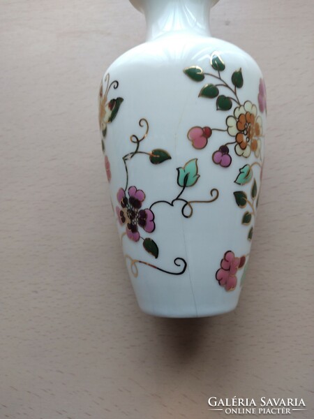 Repedt, kézzel festett, 17 cm-es Zsolnay pillangós váza