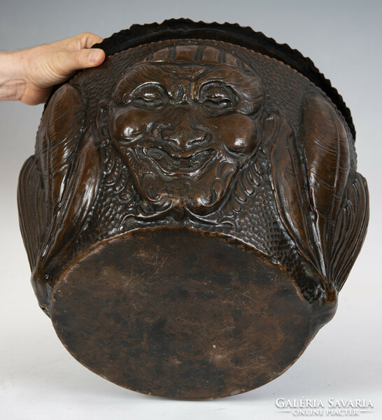 Bronze bowl decorated with plastic heads