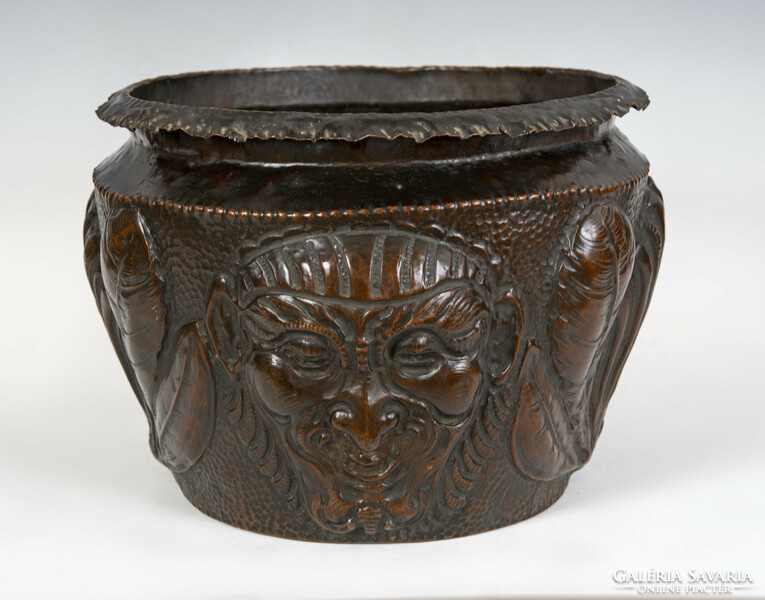 Bronze bowl decorated with plastic heads