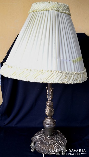 Dt/313 – a huge neo-baroque style table lamp with a fabric shade and lion's claw legs