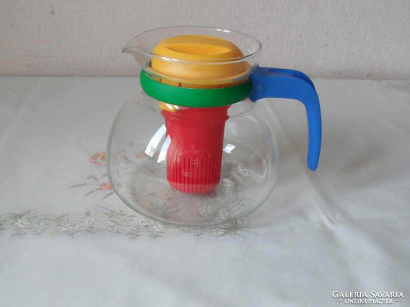 Heat-resistant glass jug, spout