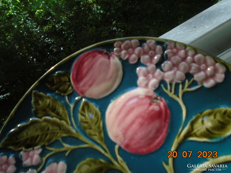 19.sz francia MAJOLIKA falitál dombor barack virág és gyümölcs kézzel festett mintákkal