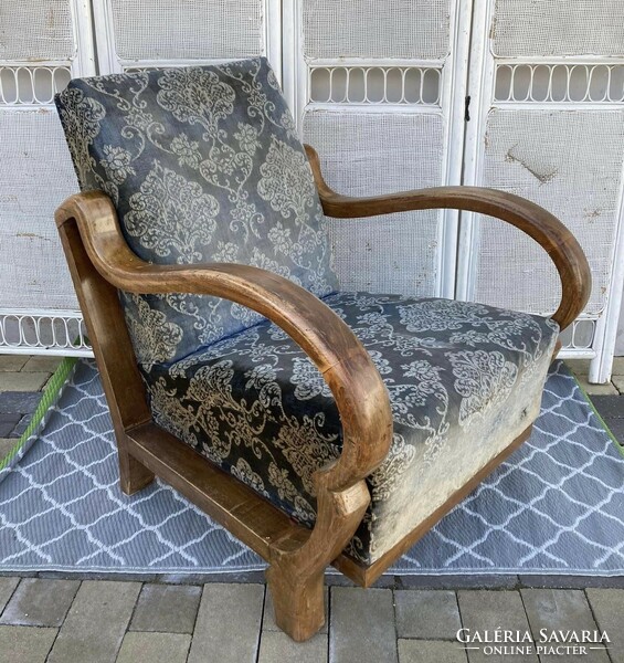 Art deco armchair, with a special armrest... with a removable seat