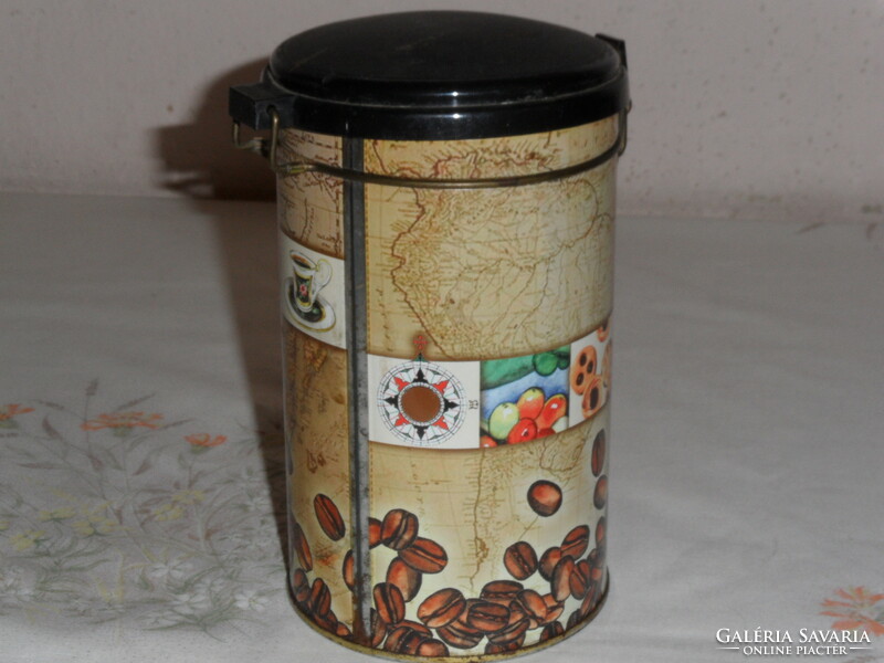 Régebbi fém csatos kávés doboz