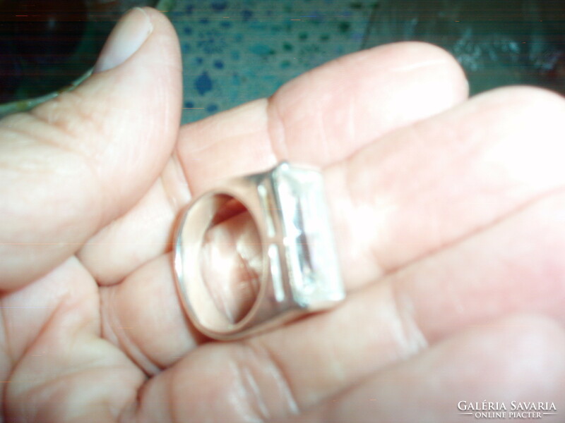 Fehér köves ezüst gyűrű