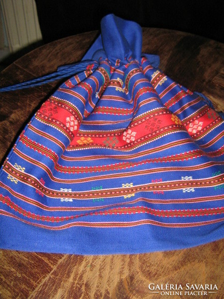 Cute woven women's bag in vintage style