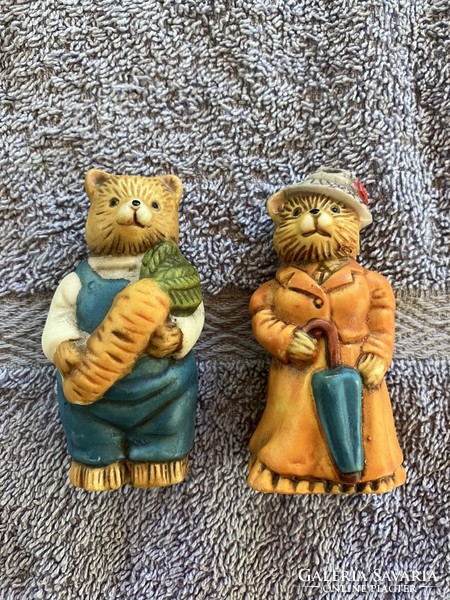 Couple of Beatrix potter-type figurines