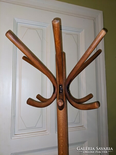 Retro thonet-style hanger with a small flaw