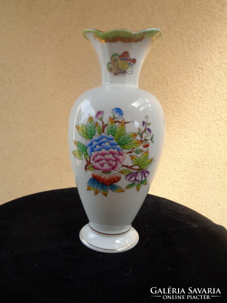 Herend Victoria patterned vase 19 cm, repair on the mouth...Not visible,,,