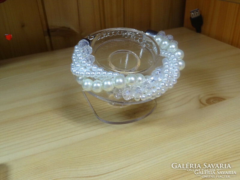 5-row bracelet made of polished crystal and thekla pearls.