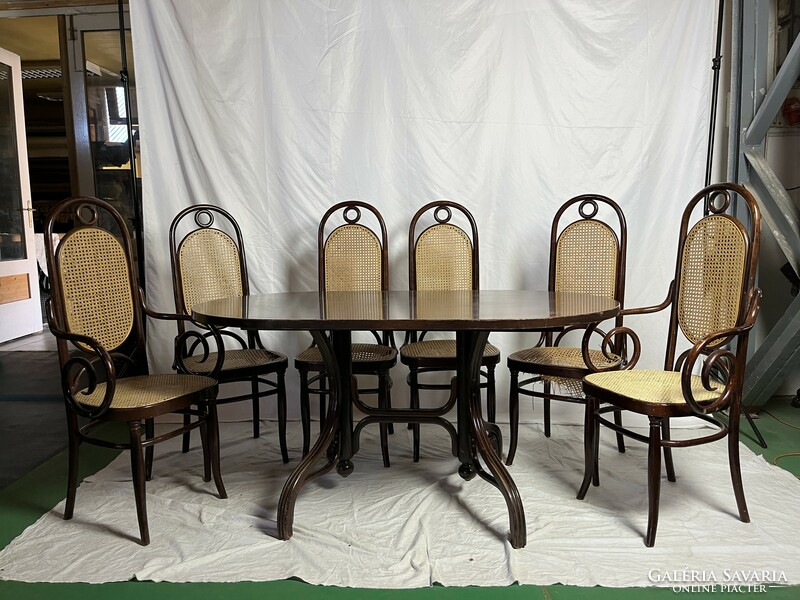 Antique thonet table + 4 chairs + 2 armchairs