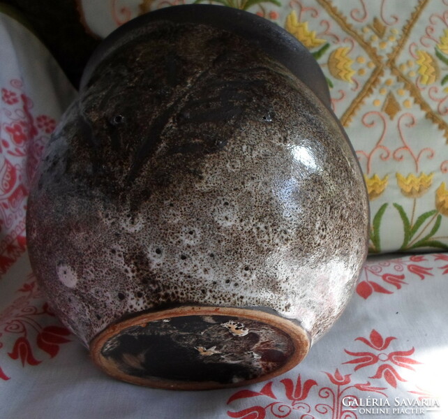 Retro ceramic bowl 5. (Dark brown, leaf pattern)