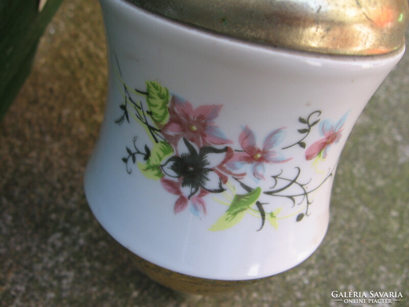 Virágos porcelán és réz színű csillár