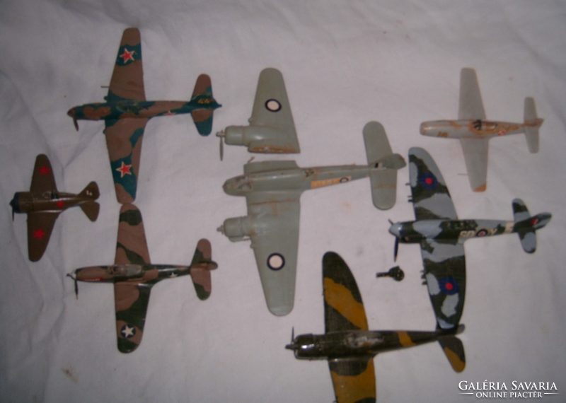 Repülő modellek ( sérültek ) 7 db 80 as évek