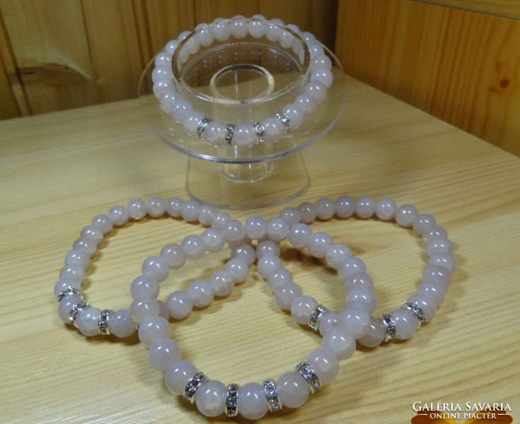Jade mineral bracelet, with solid decoration, made of 8 mm pearls. Milk coffee color.