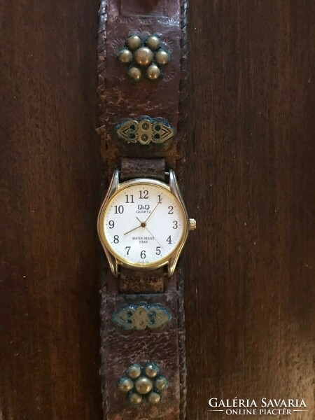 Q&Q men's quartz wristwatch, copper decoration, leather strap. Very impressive. Water resist.