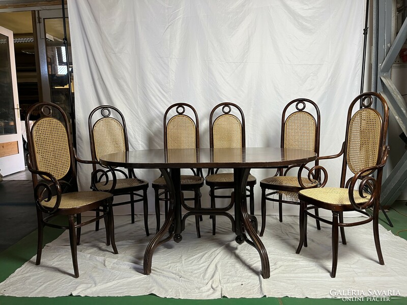 Antique thonet table + 4 chairs + 2 armchairs