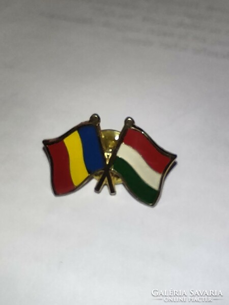 Kitűző páros zászló jelvény  magyar román