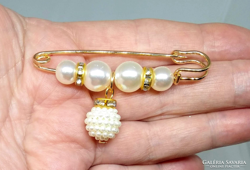 Multi-functional white pearl brooch 1